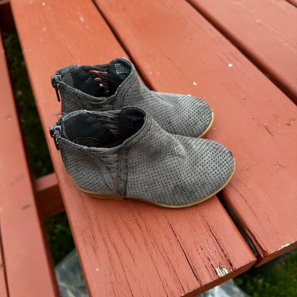 Scout Gray and Tan Desert Boots with Perforated Upper - Picture 3 of 6